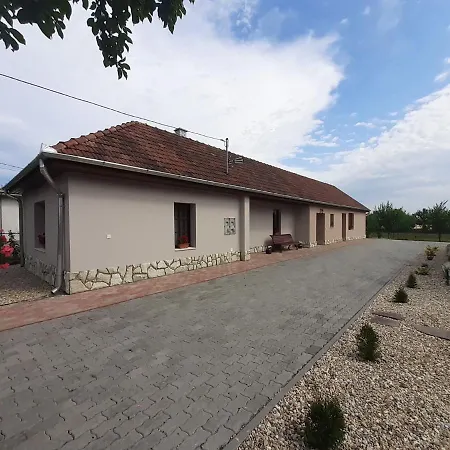 Szilvaliget Apartamento *